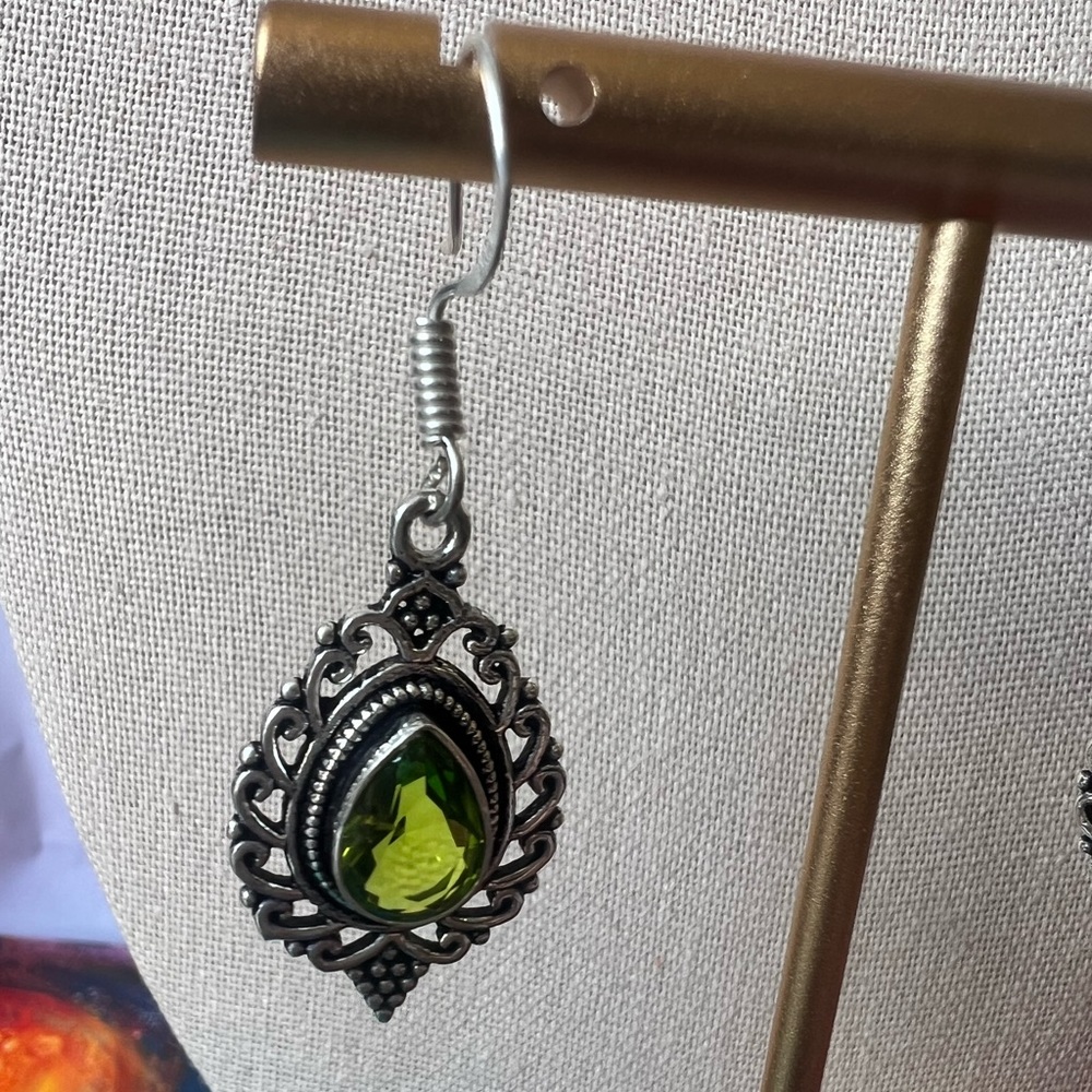 Silver peridot earrings - Picture 2 of 4